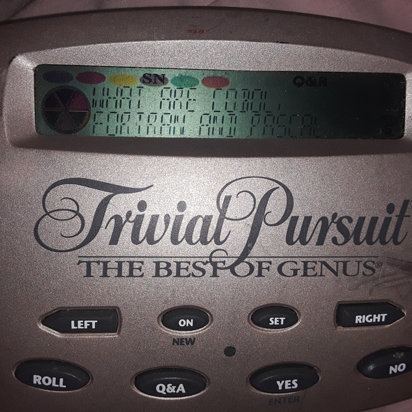 Trivia Pursuit Hand Held Electronic Game The Best of Genus - Picture 6 of 6